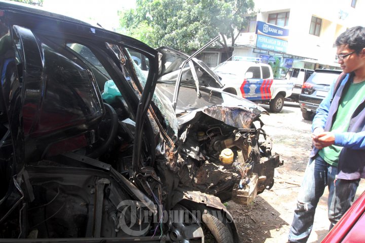 Kecelakaan Mobil di Jalan Dewi Sartika