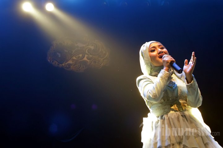 Fatin Shidqia Lubis X Factor Tampil di Konser Lenka