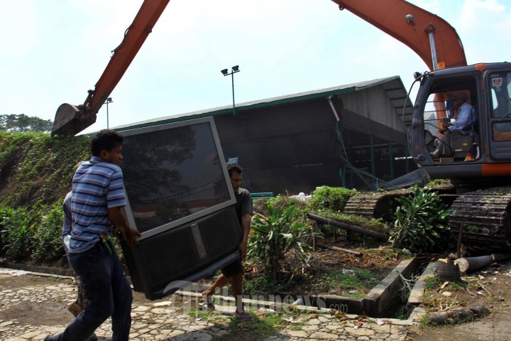 Pembongkaran Bangunan Waduk Pluit