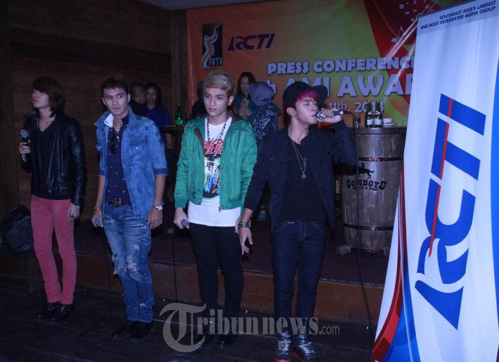 Boyband s4 di AMI Awards 2013