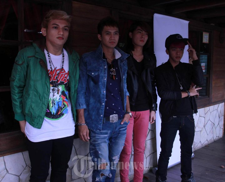 Boyband s4 di AMI Awards 2013