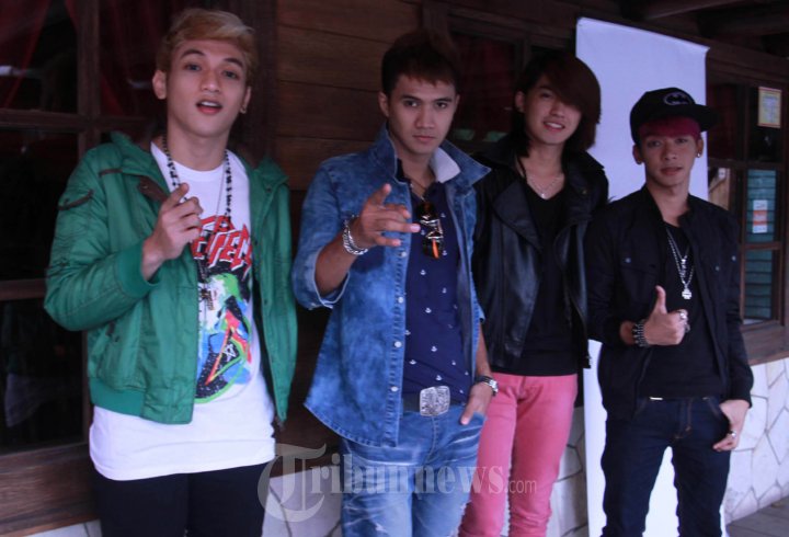 Boyband s4 di AMI Awards 2013