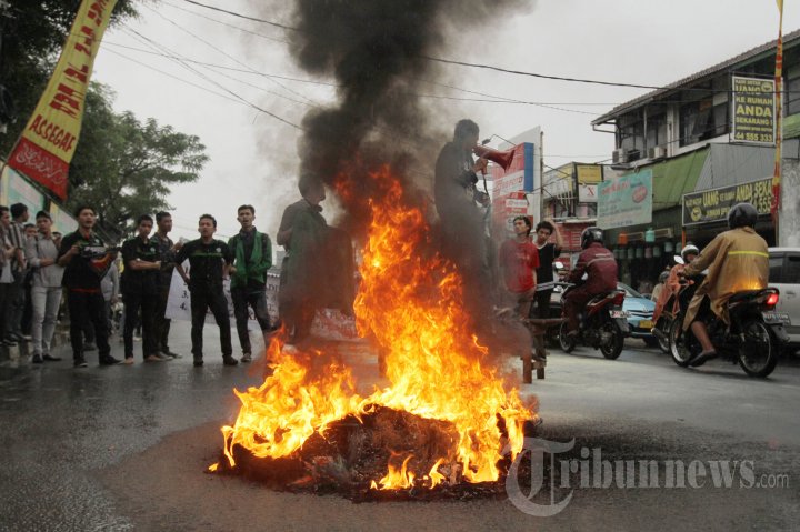Unjuk Rasa Tolak Kenaikan Harga BBM