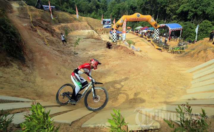 Downhill Internasional Open 2013 di Batam