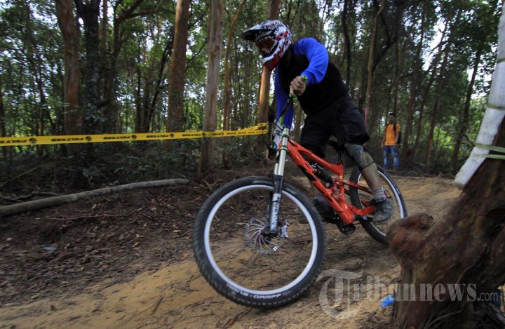 Downhill Internasional Open 2013 di Batam