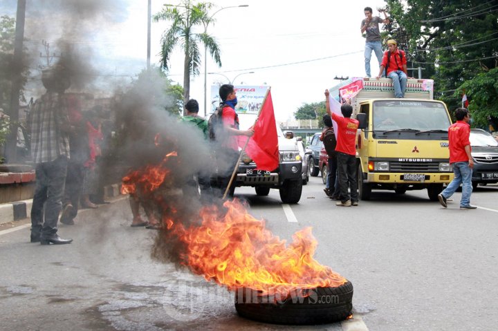 Demo Mahasiswa LMND Tolak Kenaikan BBM