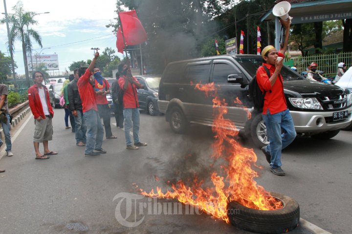 Demo Mahasiswa LMND Tolak Kenaikan BBM