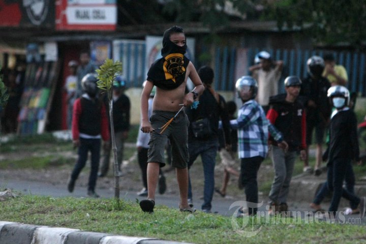 Mahasiswa Makassar Demo BBM