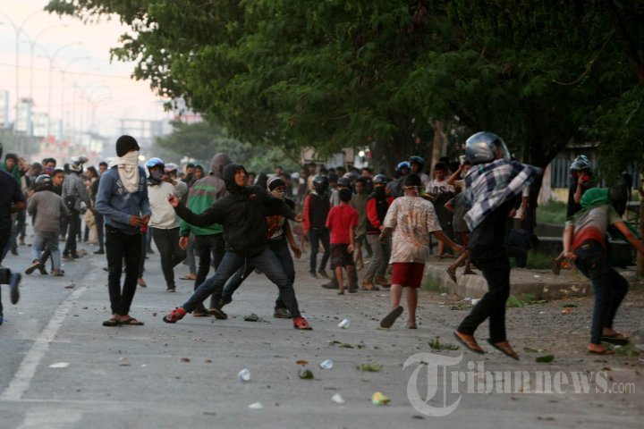 Mahasiswa Makassar Demo BBM