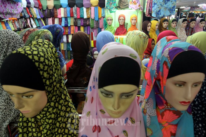 Belanja Pakaian Muslim Jelang Puasa Ramadhan