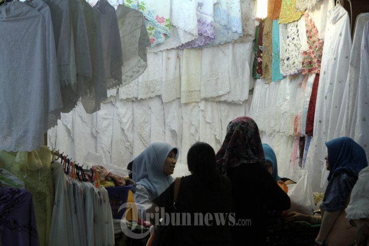 Belanja Pakaian Muslim Jelang Puasa Ramadhan