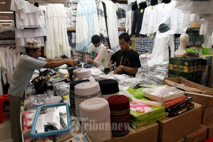 Belanja Pakaian Muslim Jelang Puasa Ramadhan