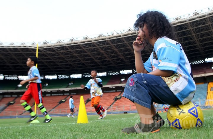 Diego Maradona Batal Berikan Coaching Clinic