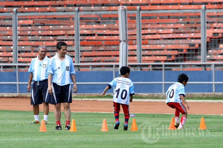 Diego Maradona Batal Berikan Coaching Clinic