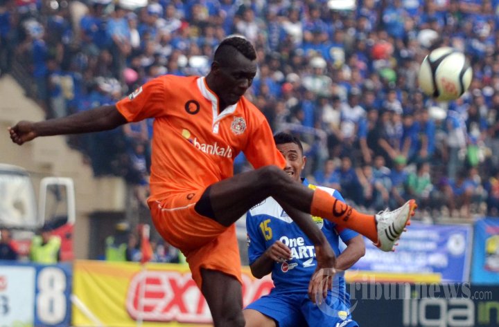 Persib Menang Atas Persisam