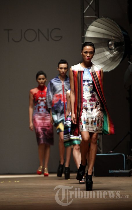 Peragaan Busana Karya Billy Tjong