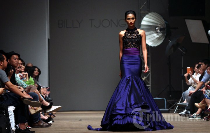 Peragaan Busana Karya Billy Tjong