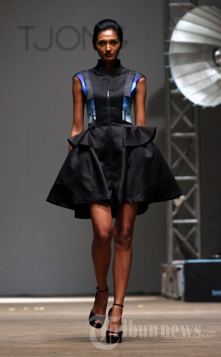 Peragaan Busana Karya Billy Tjong