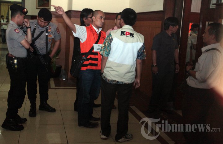 Rekonstruksi Kasus Suap Dana Bansos