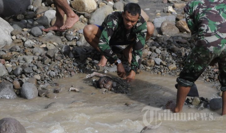 Korban Gempa di Desa Serampah Aceh Tengah