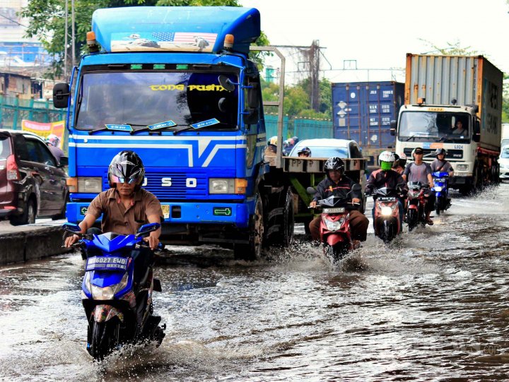 Jalan RE Martadinata Tergenang