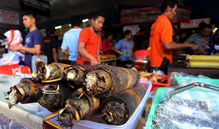 Pasar Takjil Benhil Ramai
