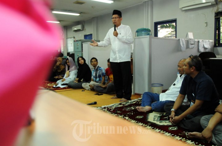 Ustadz Cholil Nafis Beri Tausiah Karyawan Tribun