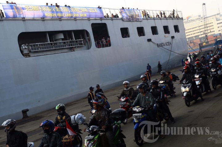 Mudik Menggunakan KRI 593 Banda Aceh