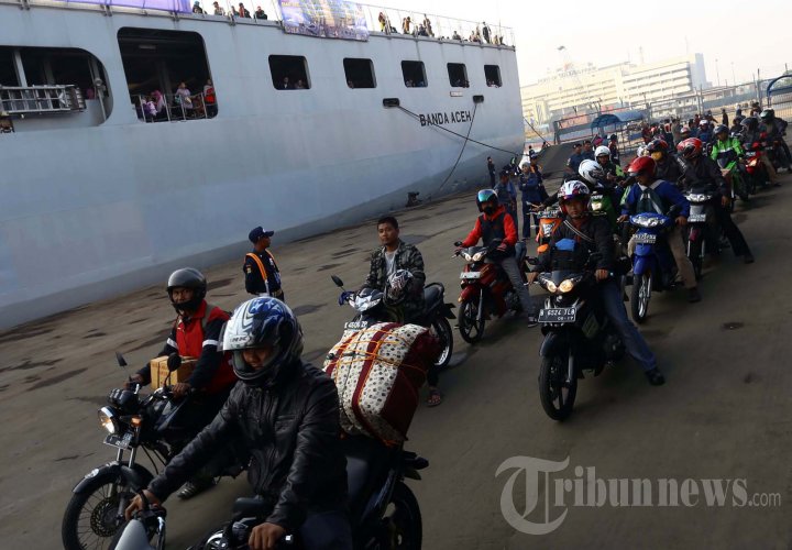 Mudik Menggunakan KRI 593 Banda Aceh