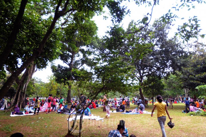 Wisatawan Padati Taman Margasatwa Ragunan