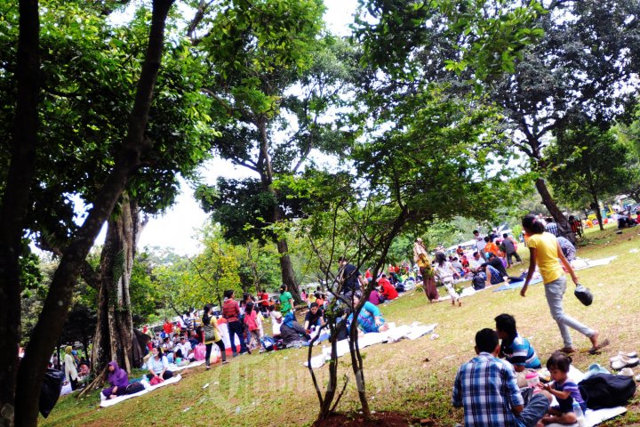 Wisatawan Padati Taman Margasatwa Ragunan