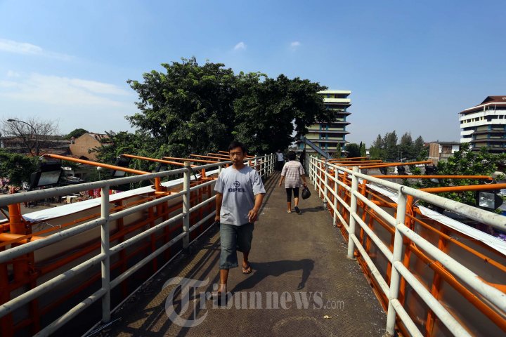 JPO Pasar Gembrong Tanpa Atap
