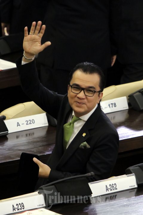 Anggota DPR RI Tantowi Yahya saat mengikuti acara sidang bersama DPR/DPD di Gedung MPR/DPR, Senayan, Jakarta Pusat, Jumat (16/8/2013). Sidang Bersama DPR dan DPD diawali dengan pidato kenegaraan Presiden RI dalam rangka Hari Ulang Tahun Proklamasi kemerdekaan RI ke-68. Kegiatan itu dimulai pada pukul 09.00 WIB 