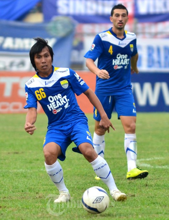 Asri Akbar ketika membela Persib Bandung