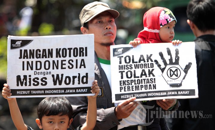 HTI Demo Tolak Miss World