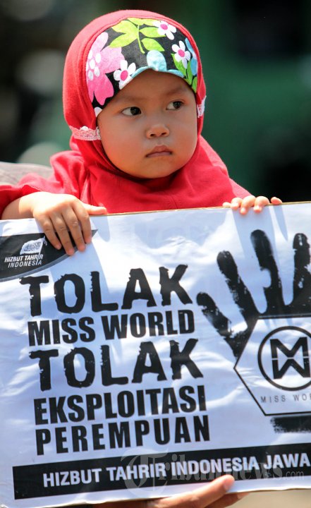 HTI Demo Tolak Miss World