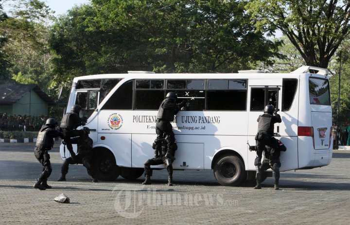 Simulasi Raider 700 Membebaskan Sandera