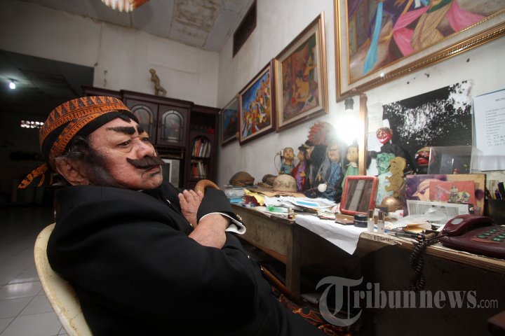 Pak Raden Menjual Lukisannya