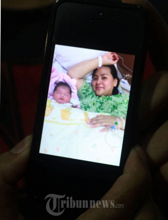 Pasangan Iko Uwais dan Audy Item Melahirkan Anak Pertama
