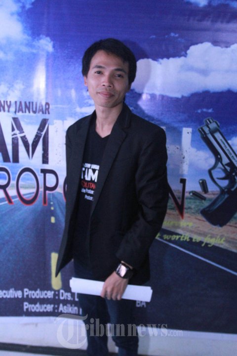 Denny Januar Sutradara Film Hitam Putih Metropolitan