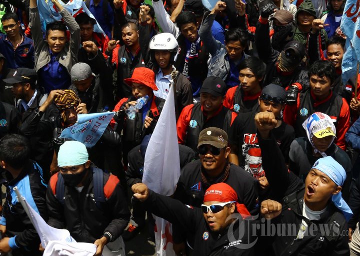 Jokowi Tetapkan UMP DKI 2014 Rp 2,4 Juta