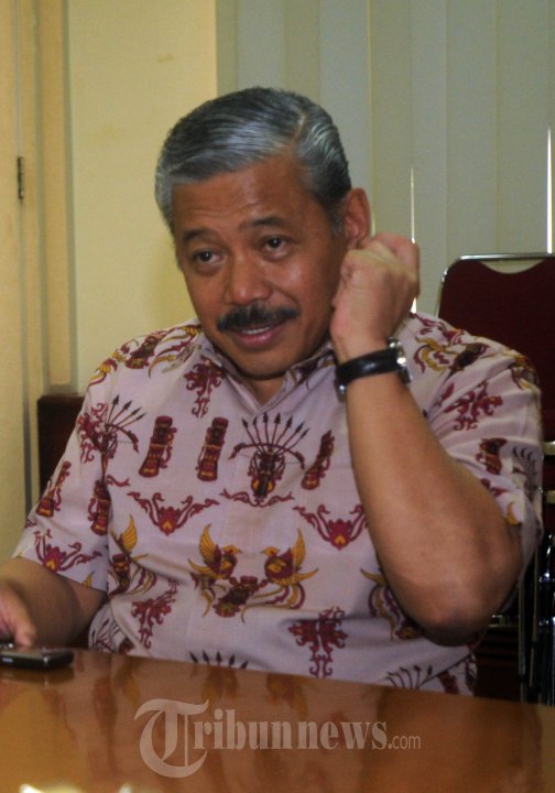 Hayono Isman Balon Presiden 2014 Kunjungi Warkot