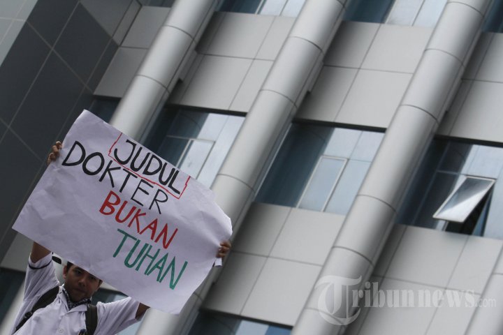Aksi Solidaritas Dokter di Makassar