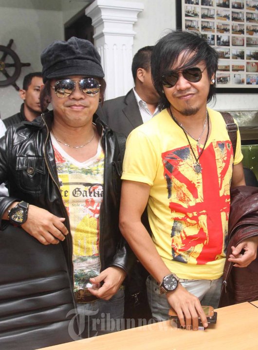 Ian Kasela dan Mouldy Somasi Inul Daratista