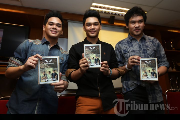 Mikha Angelo dan Grup Bandnya The Overtunes Rilis Album