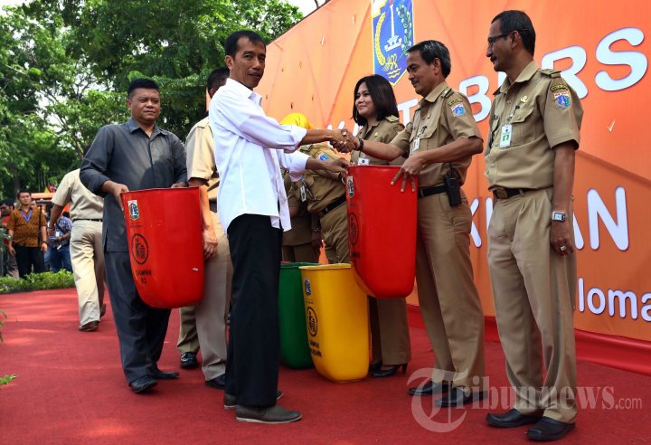 Peremajaan Truk Sampah DKI Jakarta