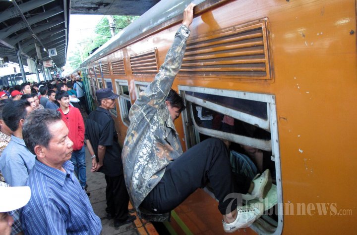 Wajah Angkutan Massal KRL