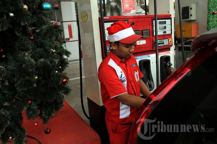 Nuansa Natal di SPBU Raden Inten