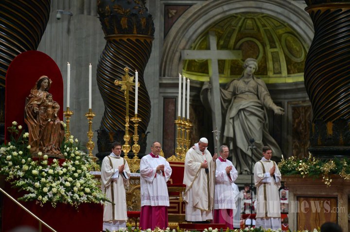 Malam Natal di Basilika Santo Petrus
