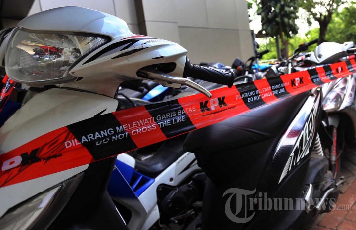 KPK Sita Puluhan Motor Akil Mochtar